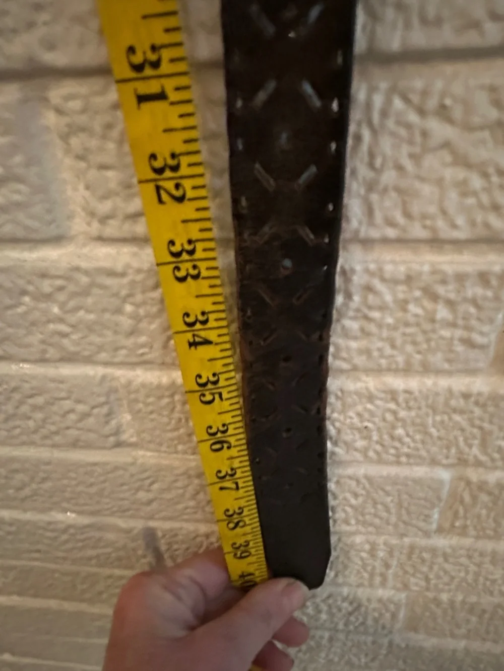 BLACK LEATHER PIERCED CUT OUT DESIGN BELT MEDIUM VINTAGE
